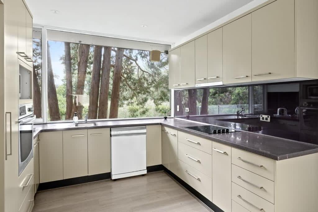 Luminous Ensuite Queen Room - Centrally Located Pymble Екстериор снимка